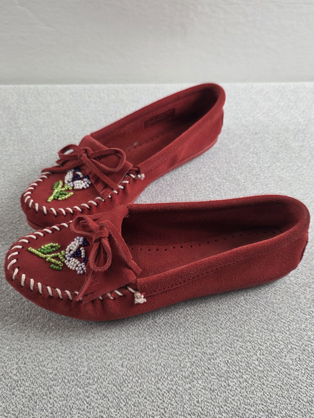 Minnetonka Ziggwan Waabigwan Flower Beaded Moccasin Loafers Red Suede Wmn's 8